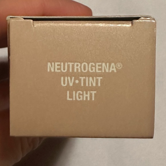 Neutrogena Purescreen+ Tinted Mineral Face Sunscreen, 1.1 fl oz New In Box - Picture 4 of 10